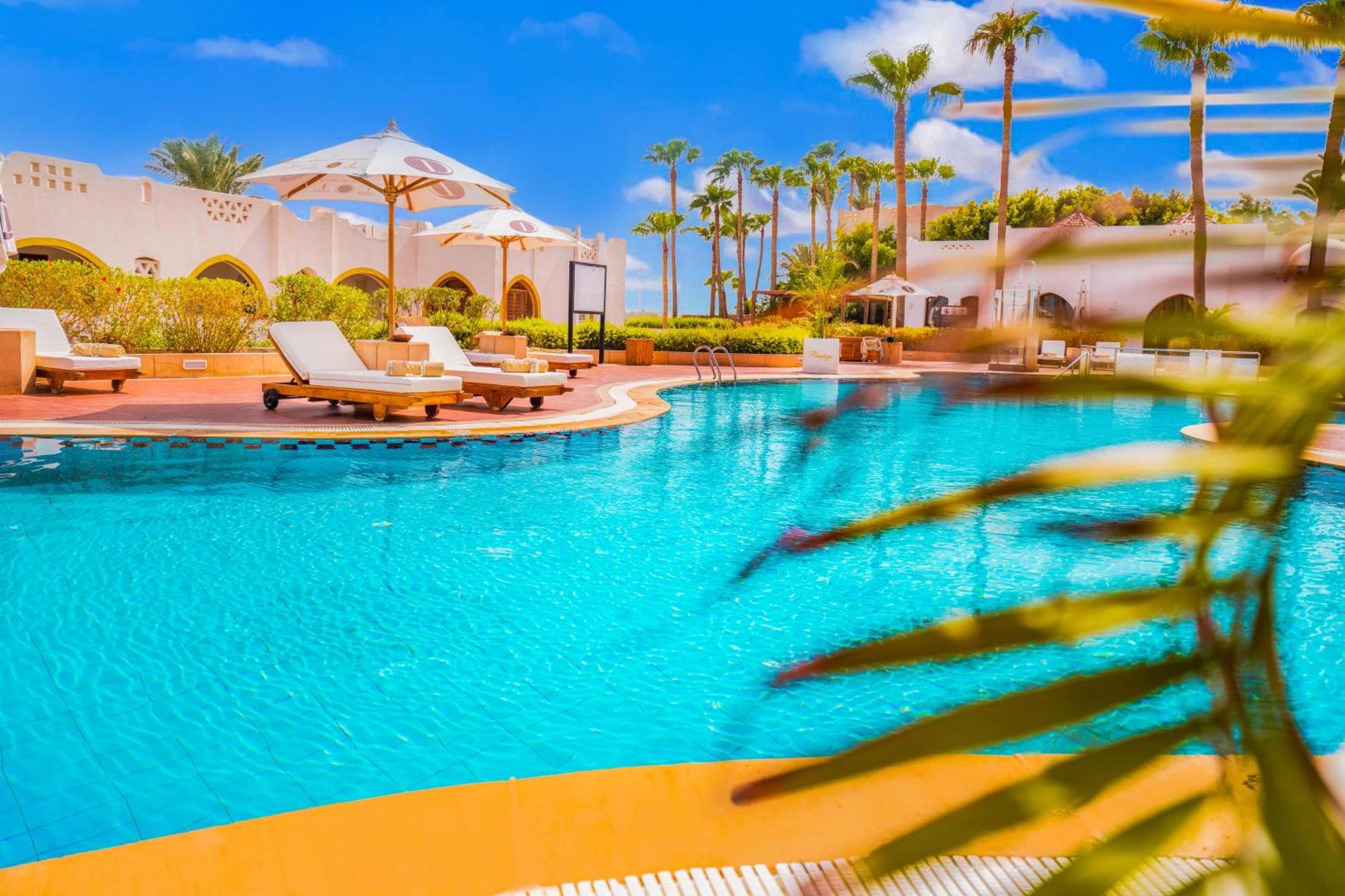שארם א-שייח Domina Coral Bay Resort, Diving , Spa & Casino מראה חיצוני תמונה The swimming pool at the resort