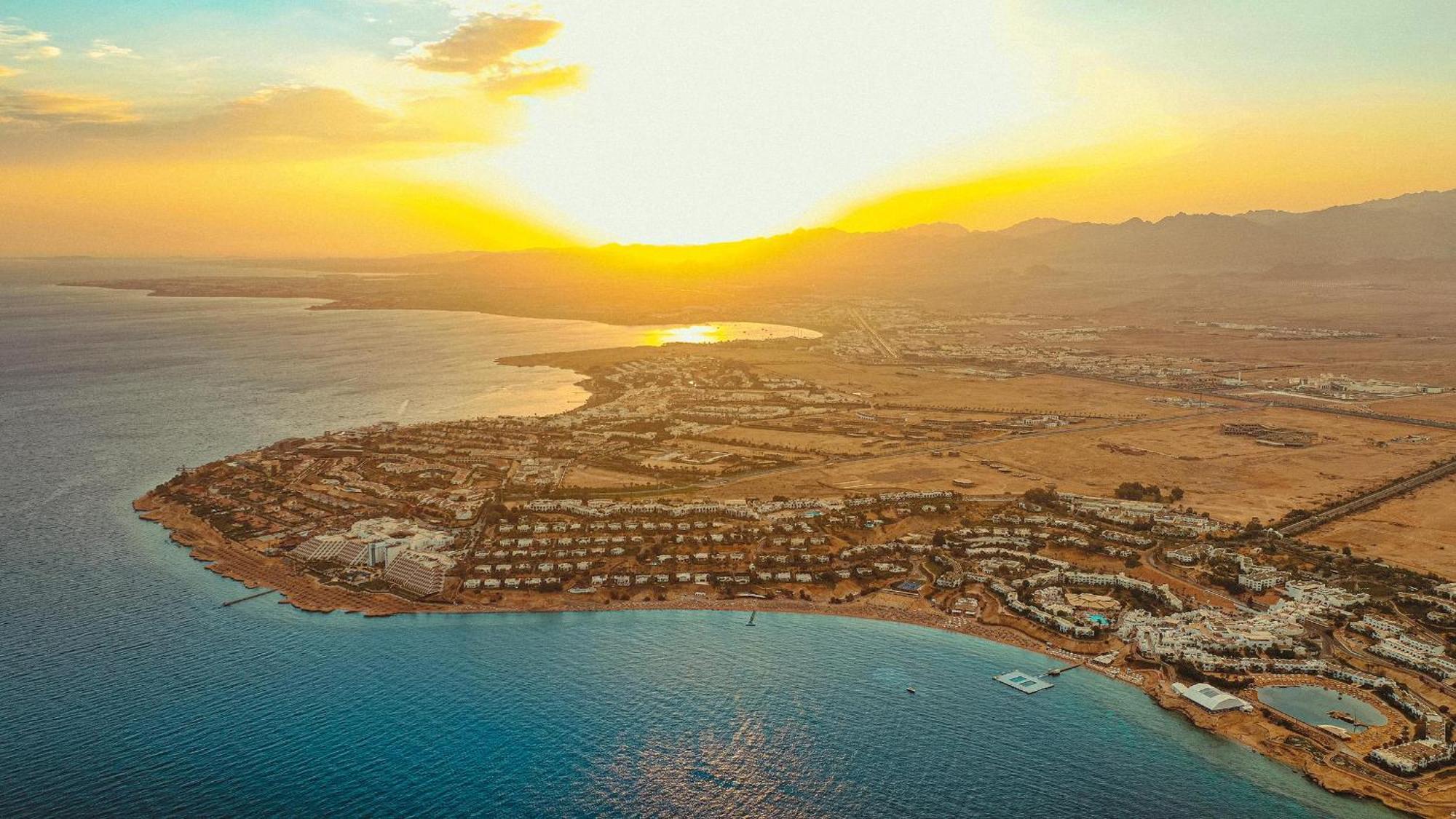 שארם א-שייח Domina Coral Bay Resort, Diving , Spa & Casino מראה חיצוני תמונה Aerial view of Eilat