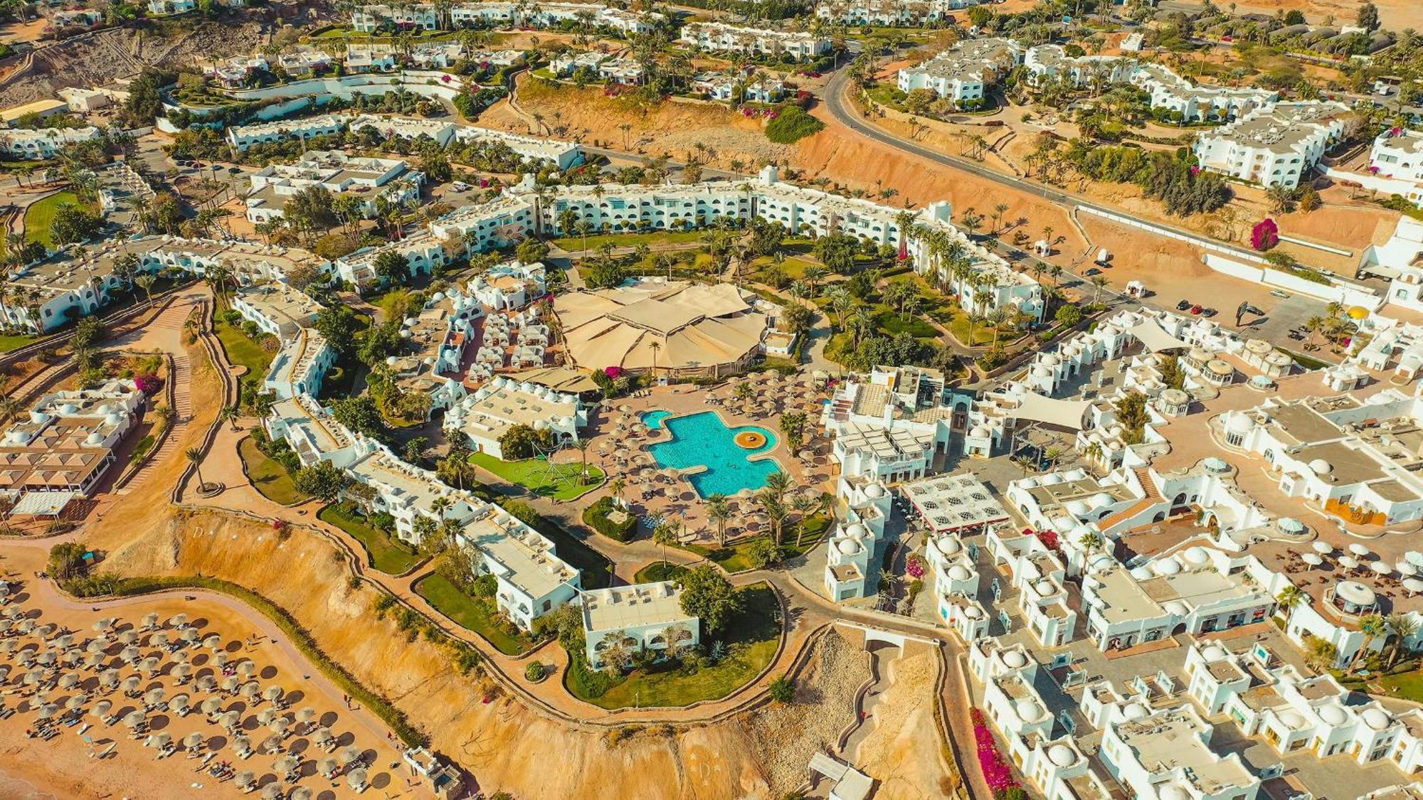 שארם א-שייח Domina Coral Bay Resort, Diving , Spa & Casino מראה חיצוני תמונה Aerial view of the resort