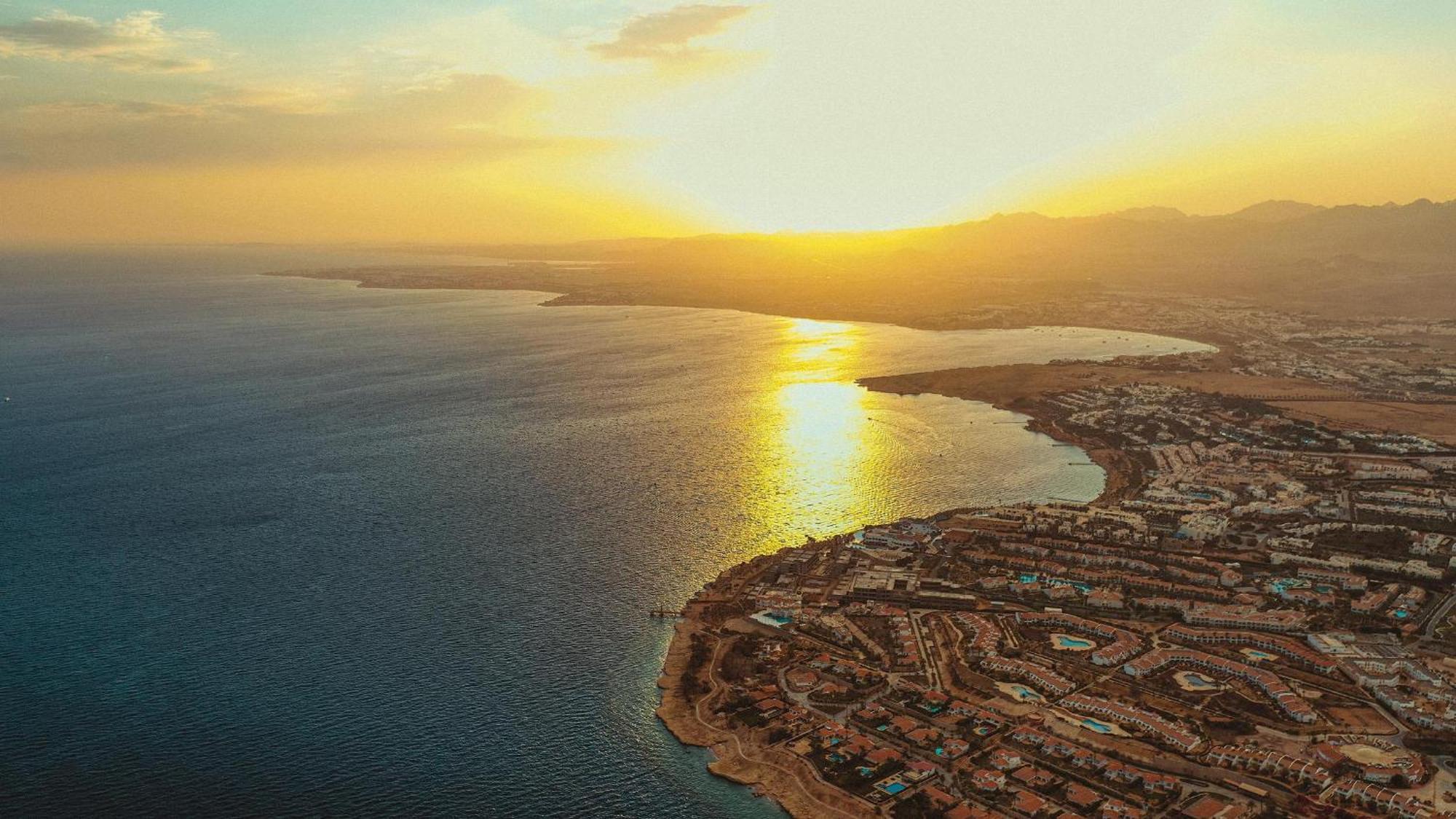 שארם א-שייח Domina Coral Bay Resort, Diving , Spa & Casino מראה חיצוני תמונה Sunset over the Dead Sea